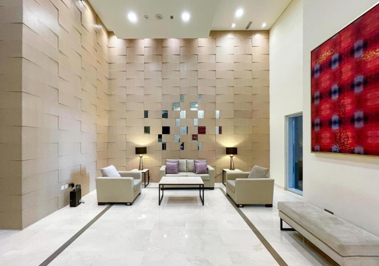 New Modern 1bhk 5 Min Walk To Mall 99walk Score *