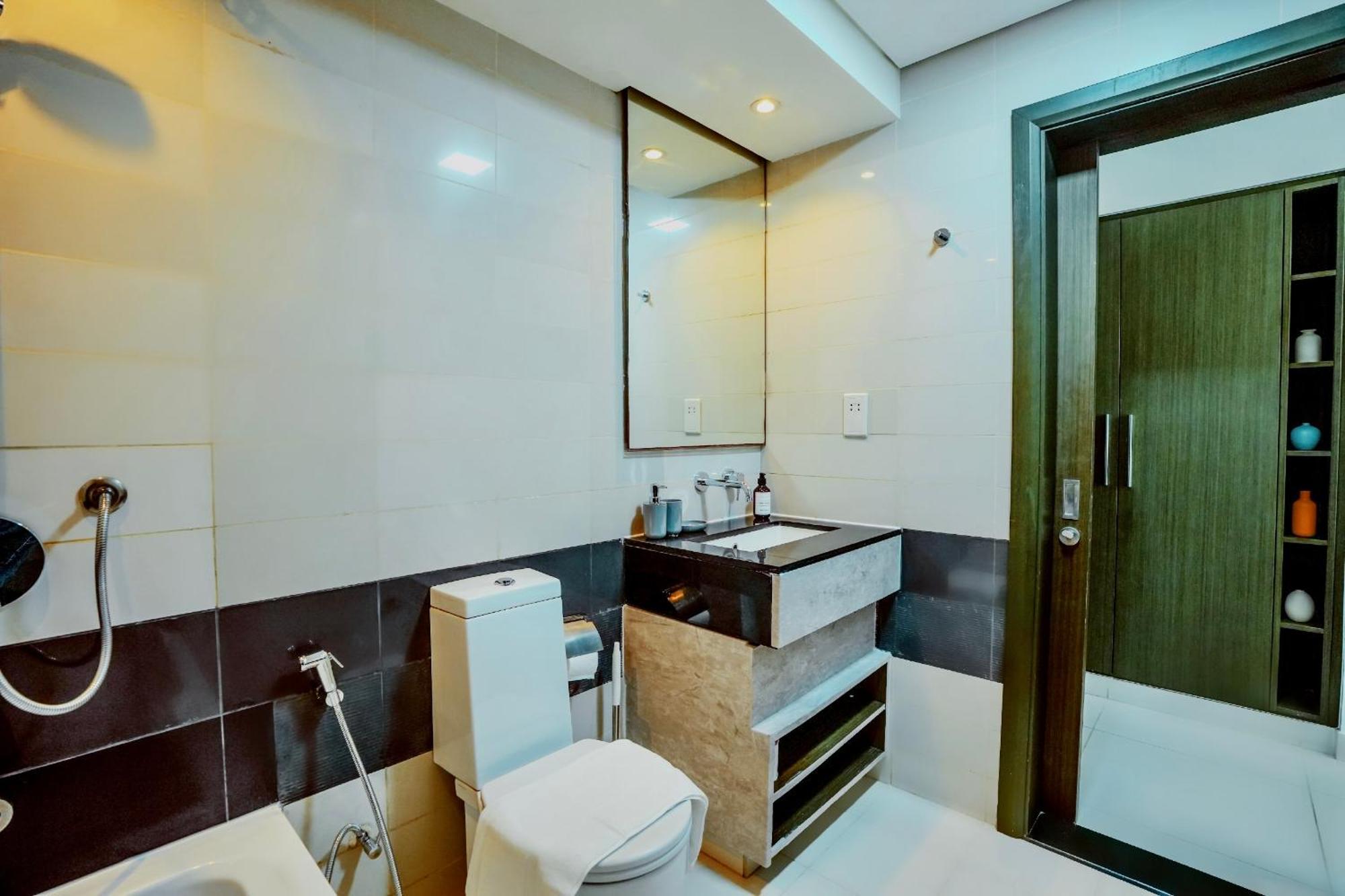 Apartment New Modern 1bhk 5 Min Walk To Mall 99walk Score Dubai
