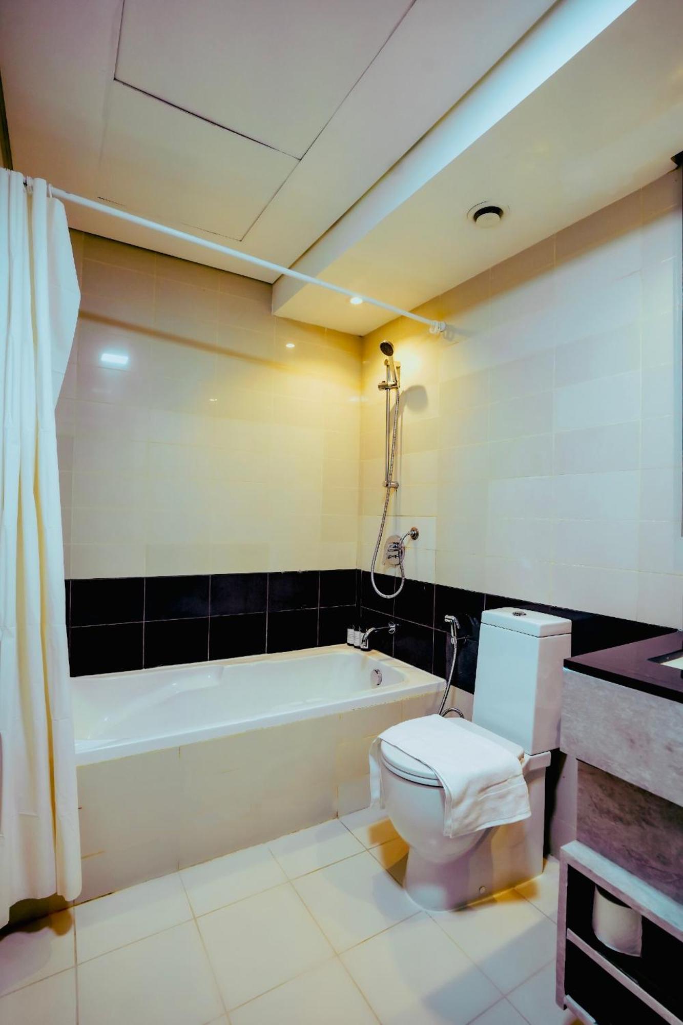 Apartment New Modern 1bhk 5 Min Walk To Mall 99walk Score *