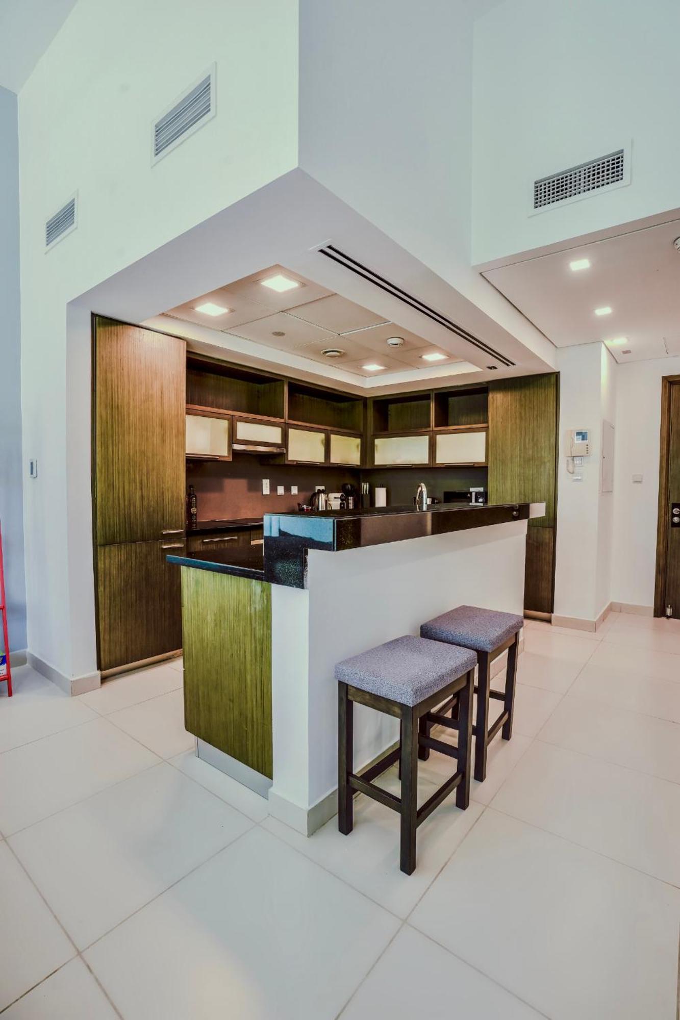 New Modern 1bhk 5 Min Walk To Mall 99walk Score Apartment Dubai
